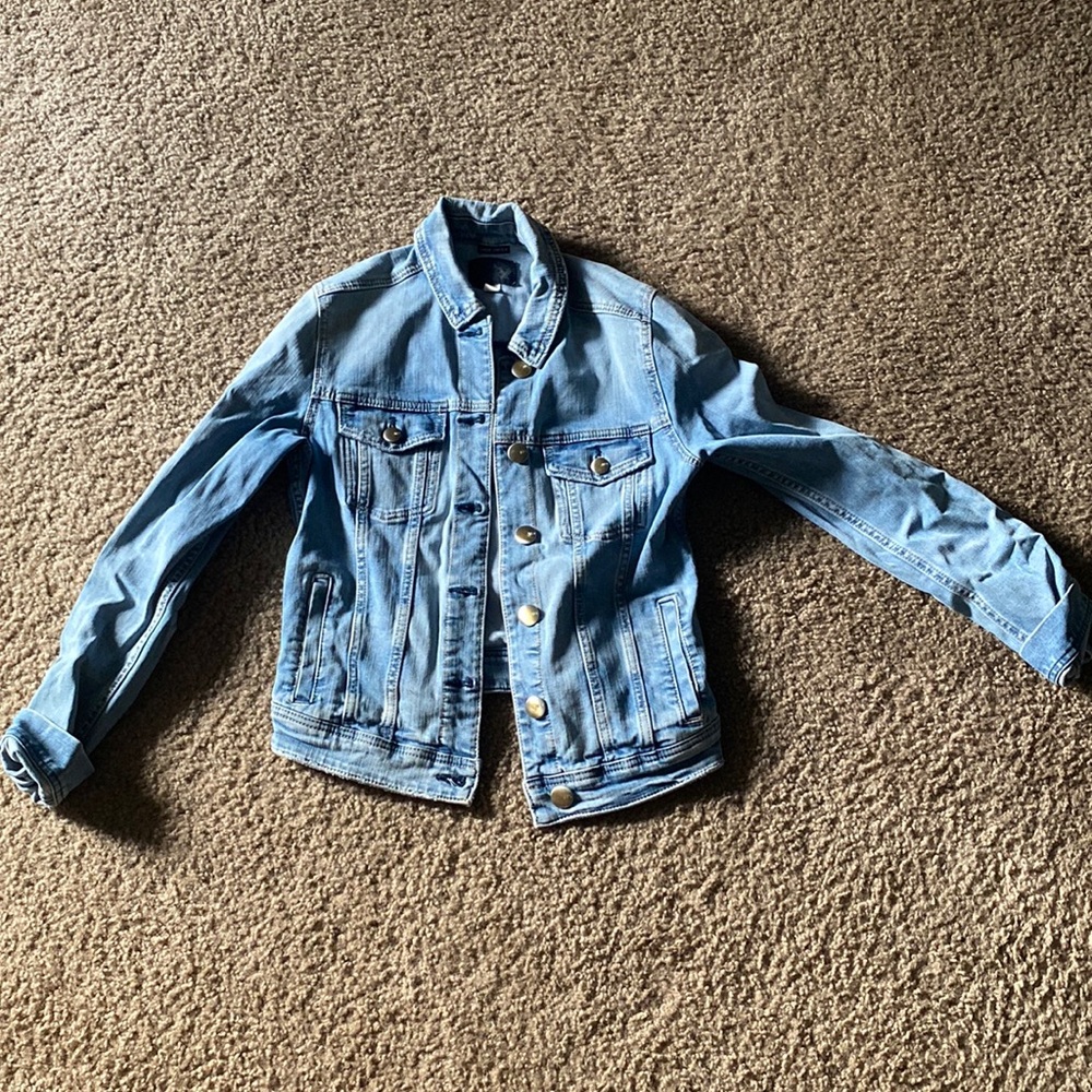 American eagle jean jacket. Worn a few times.